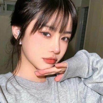 三女性